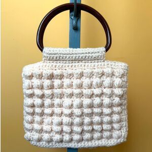 Vtg 70s Handmade Crochet Popcorn Stitch Handbag Cream Lucite Ring Top Handle Bag